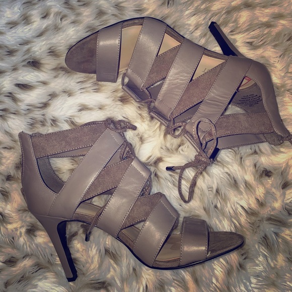 Heels - Picture 1 of 2